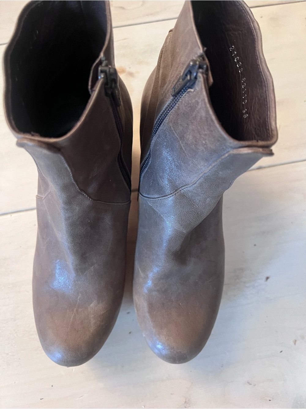Women’s Brown Leather Clog Boots - Picture 4 of 7